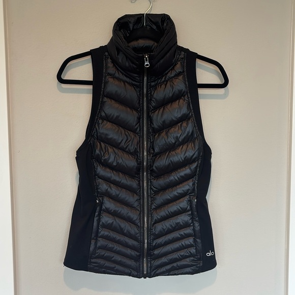 ALO Yoga Jackets & Blazers - ALO Yoga Puffer Vest XS LIKE NEW